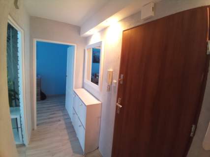 Zadbane, umeblowane mieszkanie dwupokojowe z dużym balkonem