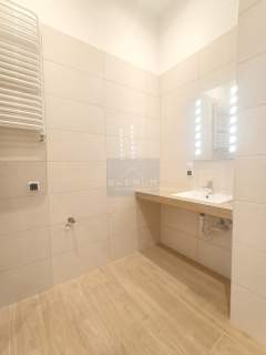 Lokal biurowy z balkonem w Centrum 