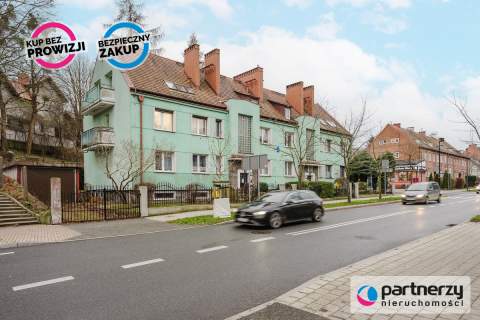 2 pokoje z oddzielną kuchnią i garażem wolnostojąc