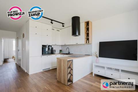 Jak nowe Wysoki standard duży balkon widok