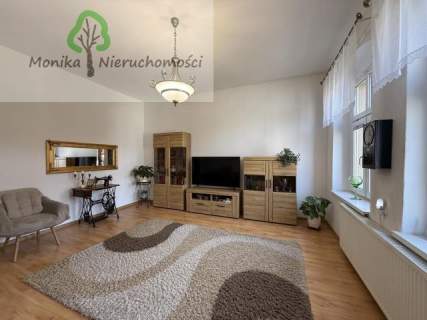 Trzy pokoje na I piętrze w kamienicy