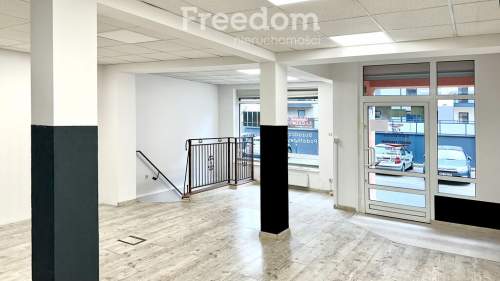 Lokal handlowo-usługowy w centrum miasta.