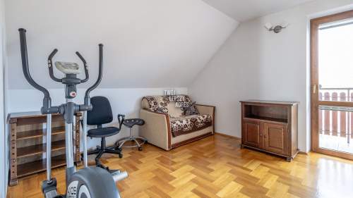 DOM Z OGRODEM 11AR POD BIZNES DWA MIESZKANIA