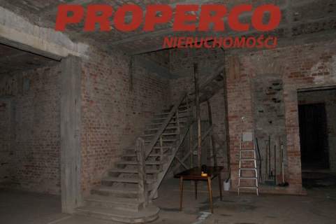 Zabytkowy zespół parkowo-dworski 650m2, Waśniów