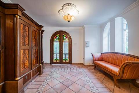 Dom z kortem tenisowym i basenem 332m2 Tyniec Mały