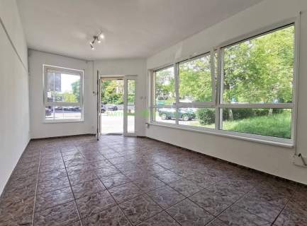 Pawilon handlowy w centrum Niebuszewa
