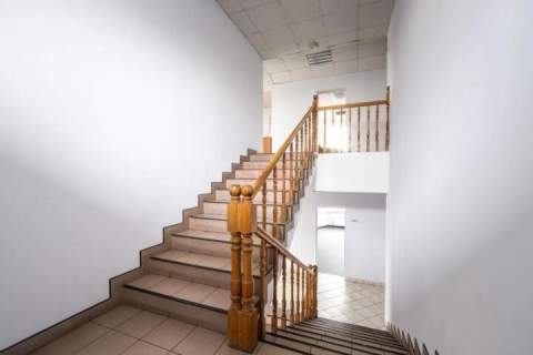 biurowiec/wolnostojący/parking/umeblowany/39złm2