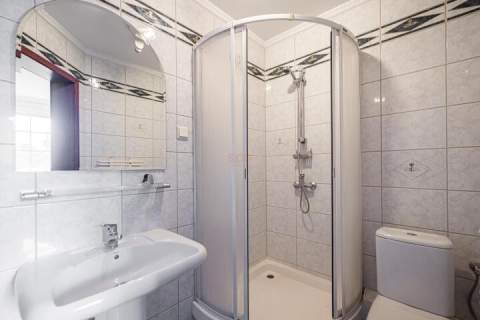 Dom z kortem tenisowym i basenem 332m2 Tyniec Mały