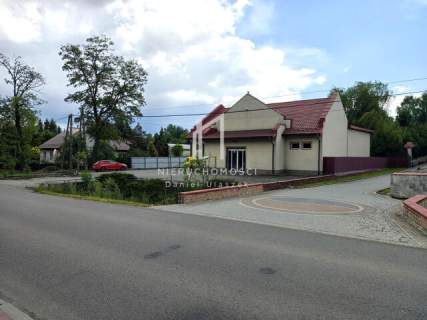 OBIEKT HANDLOWO-USŁUGOWY PRZY A4, RÓŻA, GM. CZARNA
