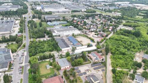 Wynajęte magazyny i biurowiec -lodowa.