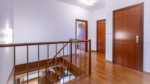 Wola Justowska - 208 m2 GARAŻ na DWA AUTA i ogród