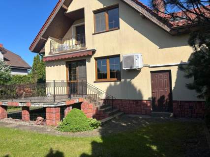 Przestronny dom w świetnej lokalizacji 