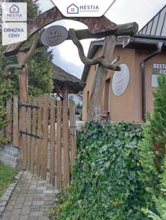 Pensjonat, restauracja i dom dwurodzinny w jednym.