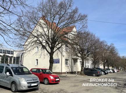 WOLNOSTOJĄCY BUDYNEK NA DZIAŁALNOŚĆ BIUROWĄ