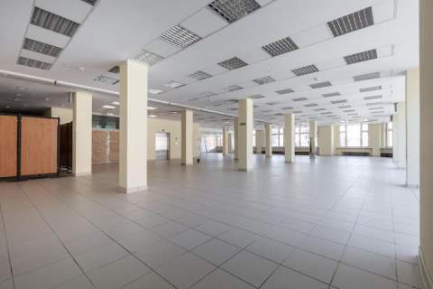 Całe piętro - dom handlowy - widok na płytę rynku