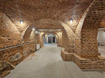 Lokal Księcia Witolda 265 m2 Zabytkowy Spichlerz