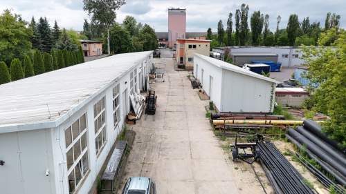 Wynajęte magazyny i biurowiec -lodowa.