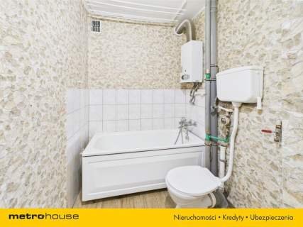 Kasprzaka, 2 pokoje z balkonem w niskim bloku.