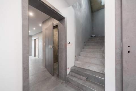 Budynek wolnostojący na działce 2000 m2