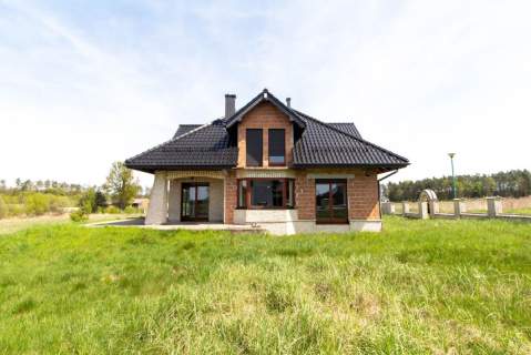 Lisów- Dom w spokojnej okolicy z dużą działką