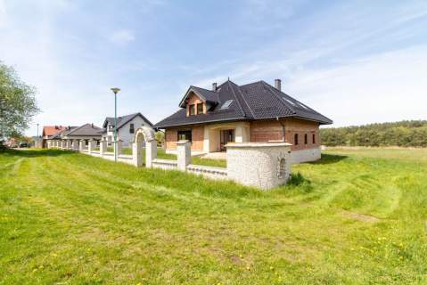 Lisów- Dom w spokojnej okolicy z dużą działką