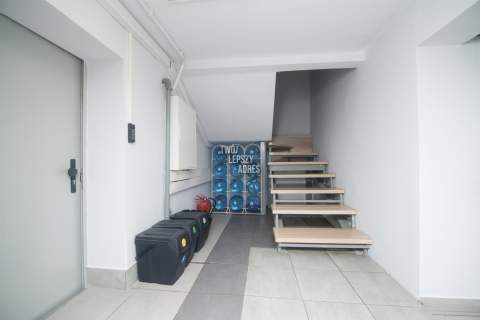 Przestrzeń biurowa 160,04 m2 Magazyny Parkingi
