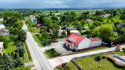 OBIEKT HANDLOWO-USŁUGOWY PRZY A4, RÓŻA, GM. CZARNA