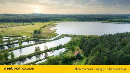 Dom nad jeziorem w Brzeźnie Łyńskim.