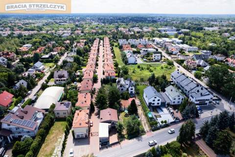 Działka budowlana z domem w stanie surowym