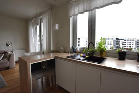 Przestronna kawalerka 30.50 m2 z balkonem. Sławin.