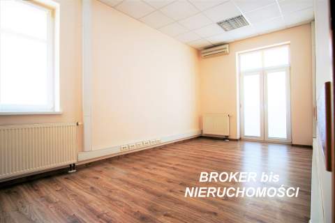 WOLNOSTOJĄCY BUDYNEK NA DZIAŁALNOŚĆ BIUROWĄ
