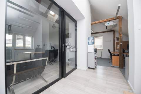 Przestrzeń biurowa 160,04 m2 Magazyny Parkingi