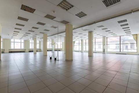 Całe piętro - dom handlowy - widok na płytę rynku