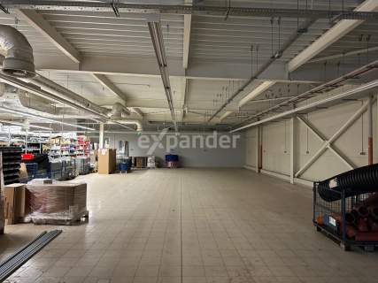 Wolnostojący budynek handlowy - 816m2