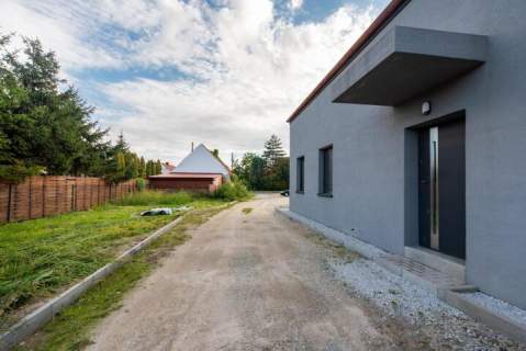 Budynek wolnostojący na działce 2000 m2