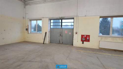 Salon wystawienniczy handel usługi parking