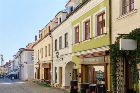 Zabytkowa Kamienica z 5 Luksusowymi Apartamentami