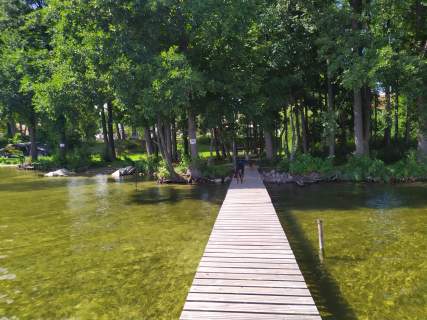 Dom z własną plażą i pomostem nad jeziorem Mamry na SWJM