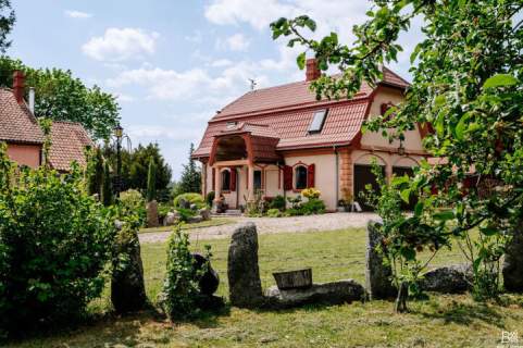Klimatyczna posiadłość, 2 budynki, staw, Mazury