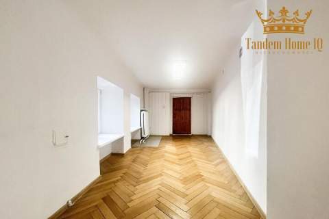 Do wynajęcia suterena 163m2 na magazyn w kamienicy na Powiślu