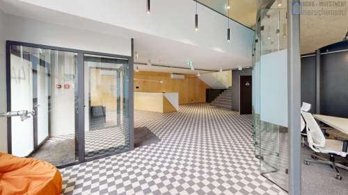Wysoki standard centrum biurowo-usługowy PEC