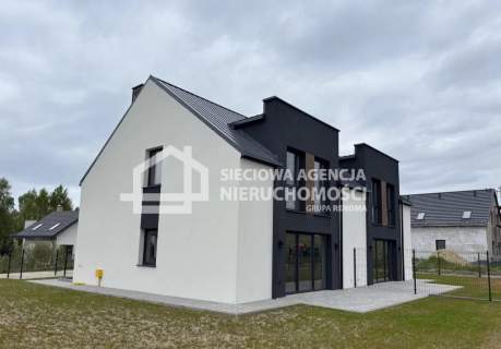 Nowy dom w nadmorskiej okolicy Mosty-Rewa