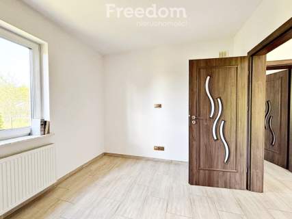 Nowy, parterowy dom poddasze-na działce 1000 m2