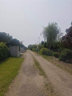 Duża działka z WZ w ładnej okolicy.