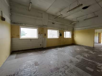 Hala około 120 m2, Pod Telegrafem