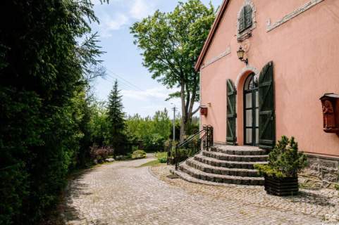 Klimatyczna posiadłość, 2 budynki, staw, Mazury