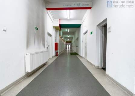 duży parking blisko centrum możliwość magazynu