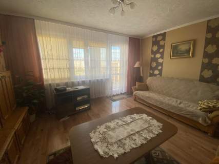 3 pokoje, 62.50m2, balkon, winda, do remontu, Os.Dobrzec
