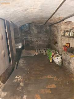 Dom z ogródkiem, Kamienica w centrum Bierutowa