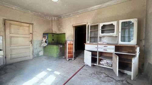 Zabytkowy drewniany dom w centrum Szczyrku